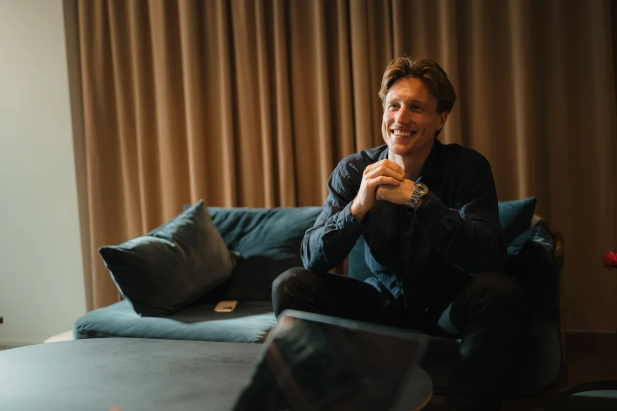 Jurre Grimberg, smiling on a sofa